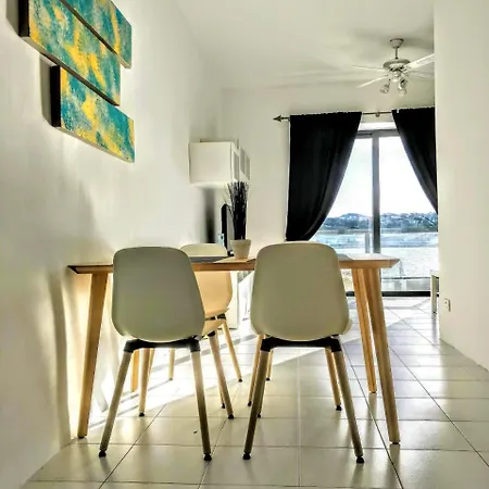 Beach Front, Great Location, Stunning View Apartament *
