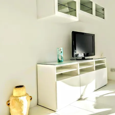 Beach Front, Great Location, Stunning View Διαμέρισμα