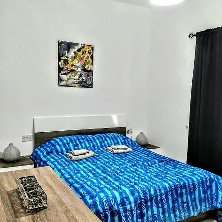 Beach Front, Great Location, Stunning View * Σεντ Πόλς Μπέι