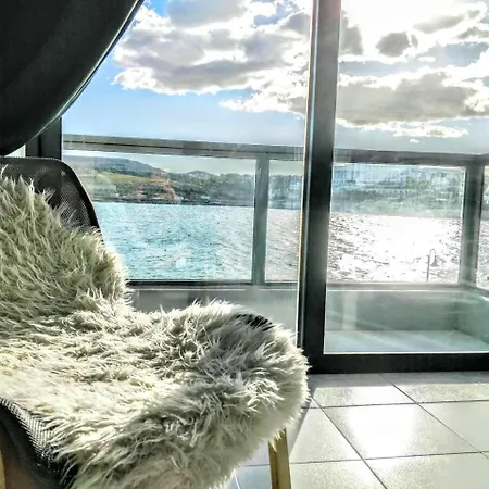 Beach Front, Great Location, Stunning View * セント・ポールズ・ベイ